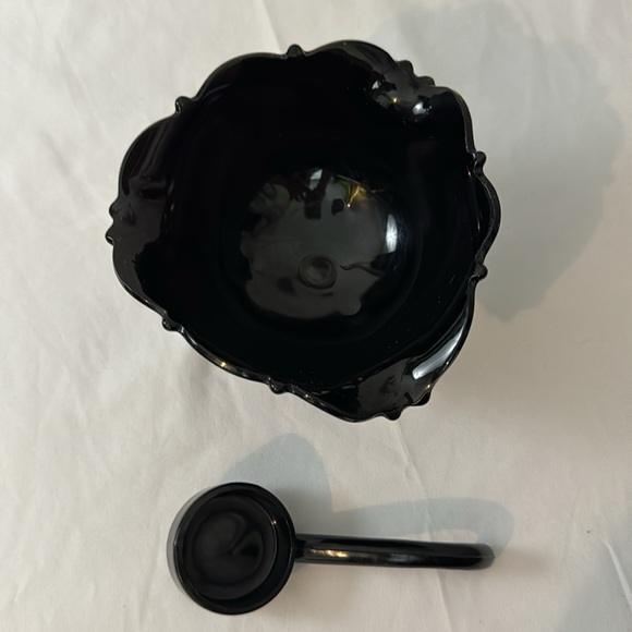 L.E. Smith Black Amethyst Vintage 3 Footed Condiment Bowl with Glass Ladle - Picture 4 of 11